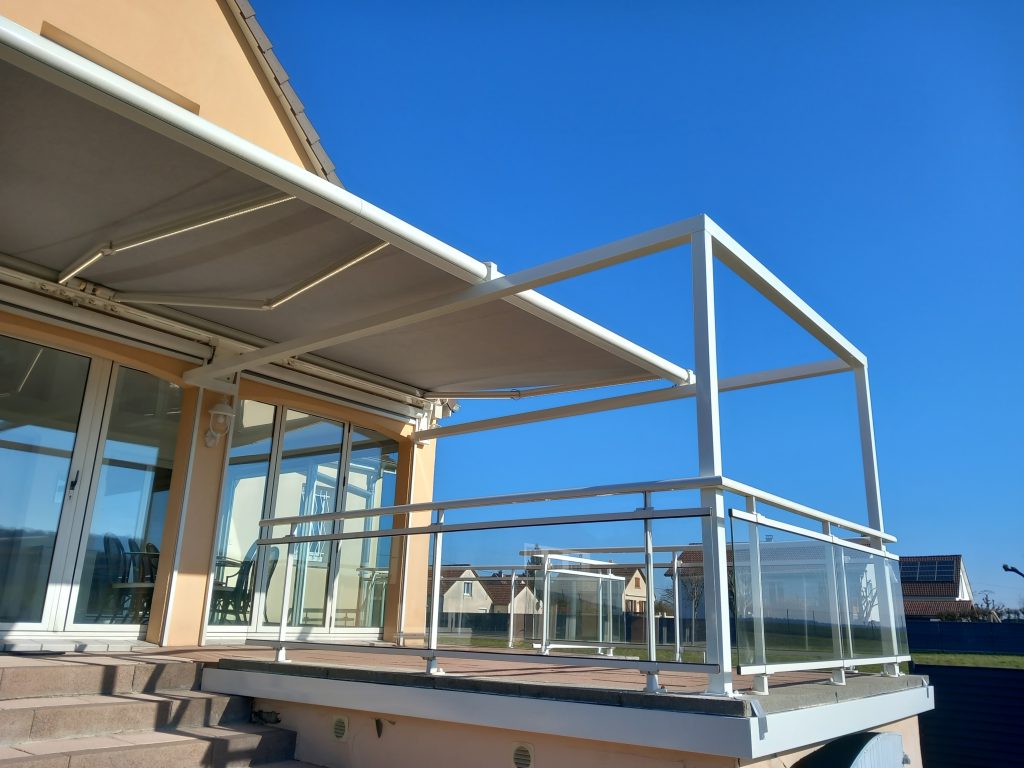 Fabrication et pose d une pergola de couleur blanche